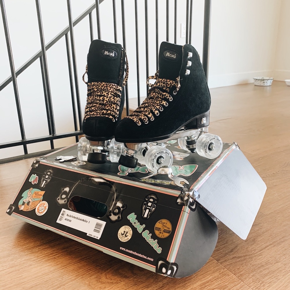 MOXI Panther Roller Skate Size M 5 (W 6-6.5)